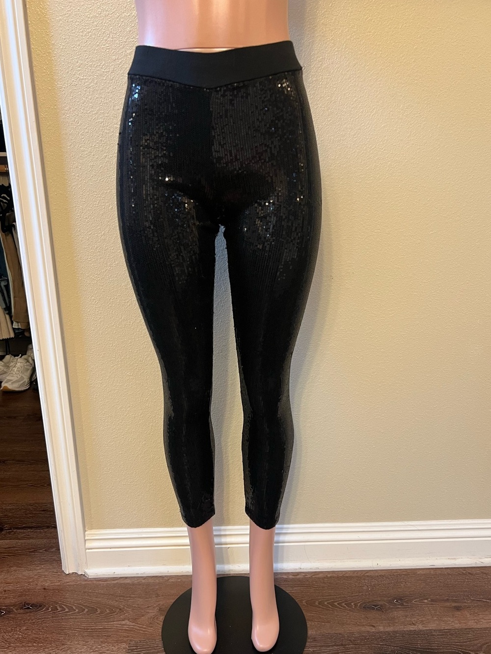 Black Sequin High-Waist Leggings. Size S.
